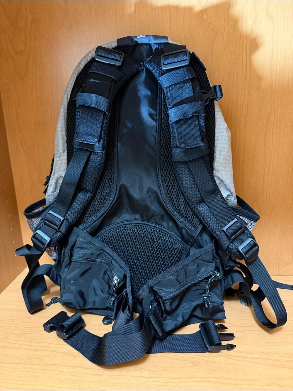 Kelty Blanca 18L Black & Gray Daypack   Title: Kelty Blanca 1900